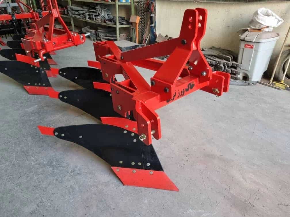 تصویر 2 از گاوآهن پایدار خراسان دارای تیغه‌ های صیقلی برای نفوذ بهتر در بستر خاک